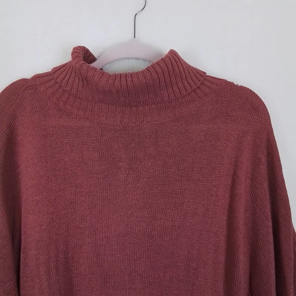 Olive & Vine Super Oversized Asymmetrical Hem Sweater Size Small in Rust Brown - Picture 4 of 13